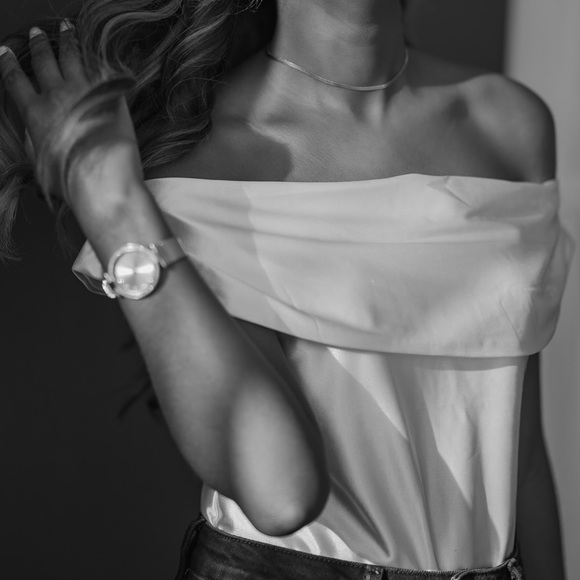 Satin Off the shoulder bodysuit - Picture 2 of 6